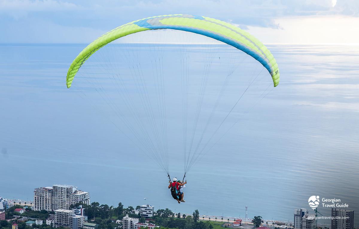 Paragliding in Gonio