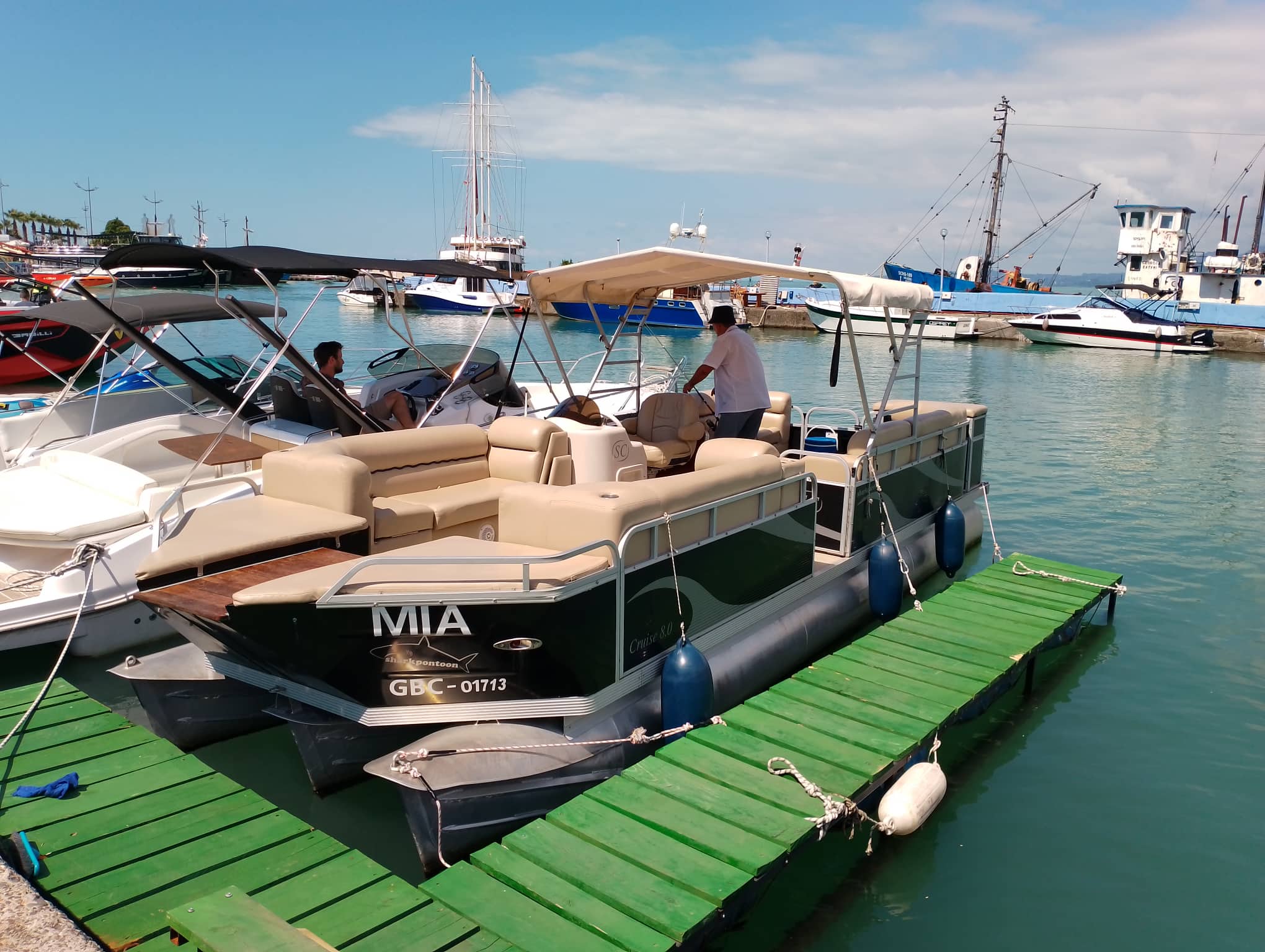 Yacht "Mia"