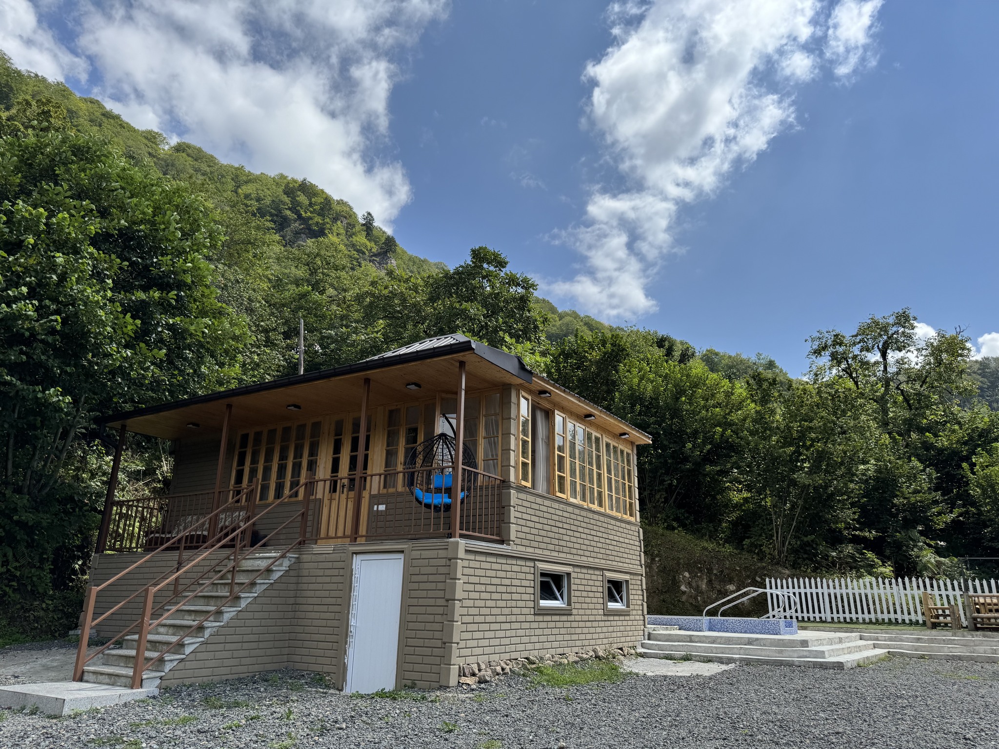 Laguna Villa • ლაგუნა ვილა
