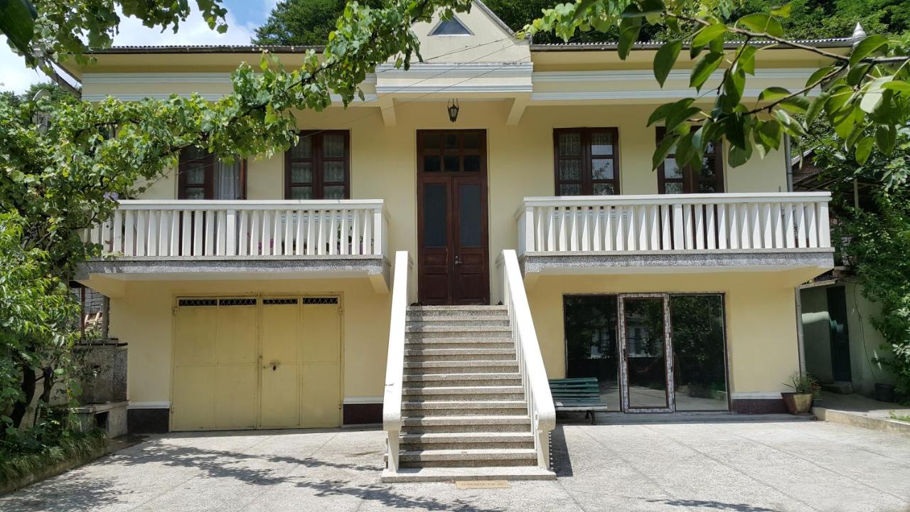 თაკოსა და ირაკლის გესტჰაუზი